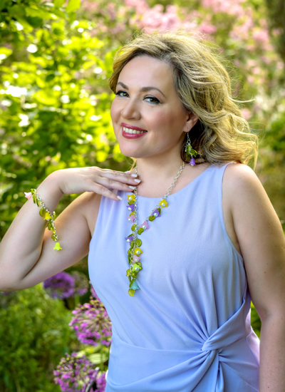 Floral Romance jewellery set on a model