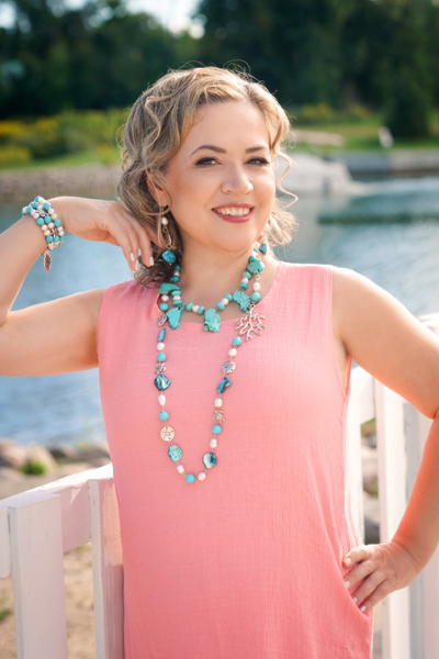 Ocean Beauty jewellery set on a model