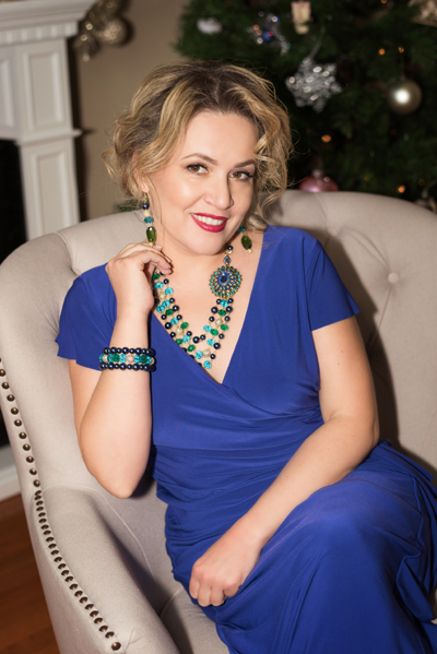 Peacock Dream jewellery set on a model