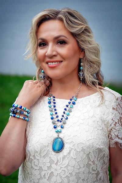 Santorini Dream jewellery set on a model
