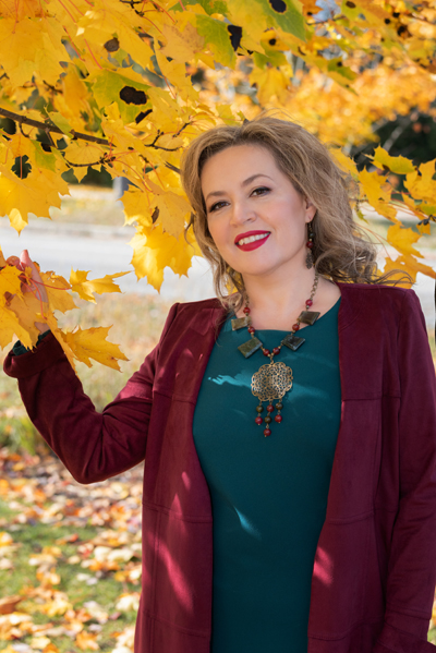 Enchanted Autumn jewellery set shown on a model