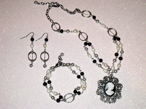 Black & White Cameo Jewellery Set